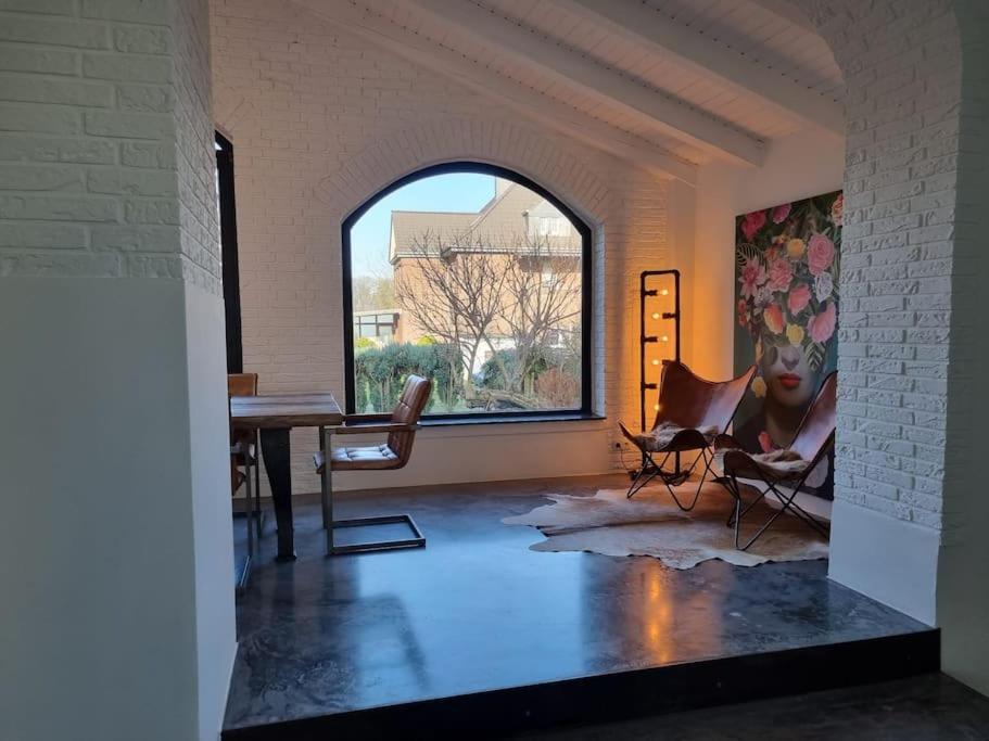 מירבוש Historische Villa Mit Garten, Luxus מראה חיצוני תמונה