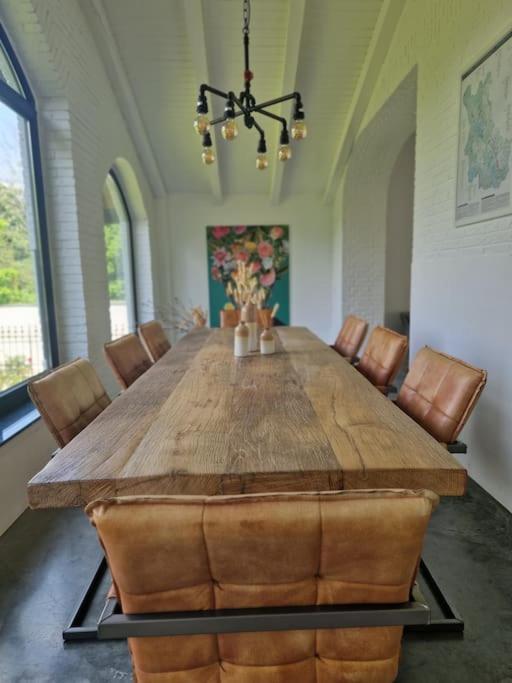 מירבוש Historische Villa Mit Garten, Luxus מראה חיצוני תמונה